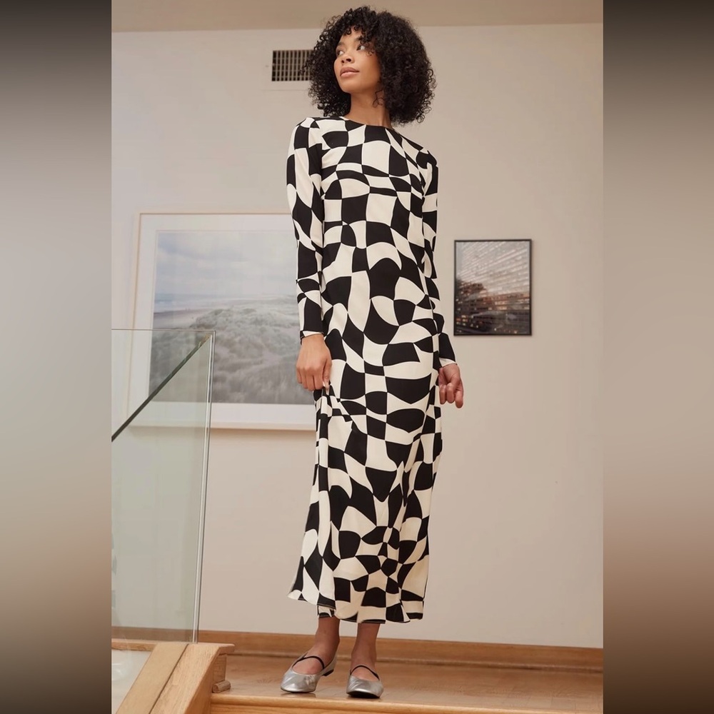 LucyParis Long Sleeve Black and Cream Dress